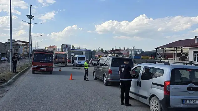 Diyadin'de yaz denetimleri sıkılaştı: Binlerce kişi ve araç kontrol edildi