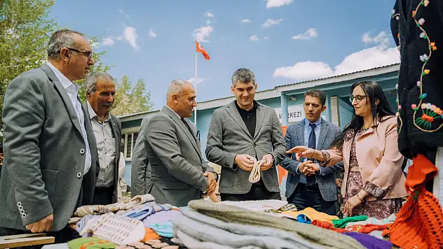 Diyadin'de yıl sonu sergisi büyük ilgi gördü