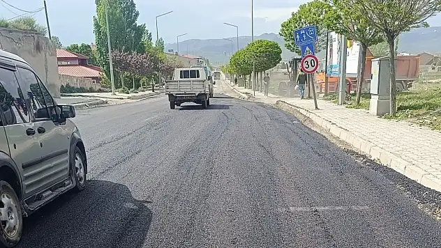 Diyadin'de yol bakım ve onarım çalışmaları sürüyor