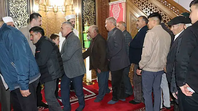 Diyadin Kaymakamı Karali bayram sabahı halkla buluştu