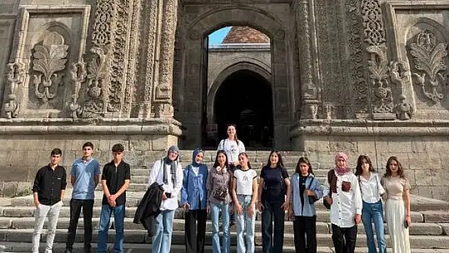 Diyadinli öğrenciler Erzurum'un tarih ve bilim mirasını yerinde keşfetti