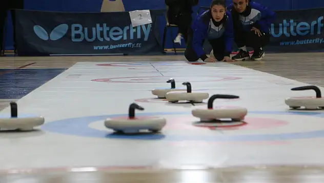 Diyarbakır'da ilk kez floor curling turnuvası düzenlendi