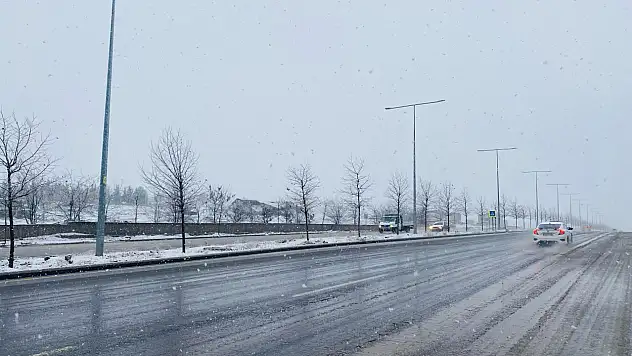 Diyarbakır'da kar yağışı yerini yağmura bıraktı