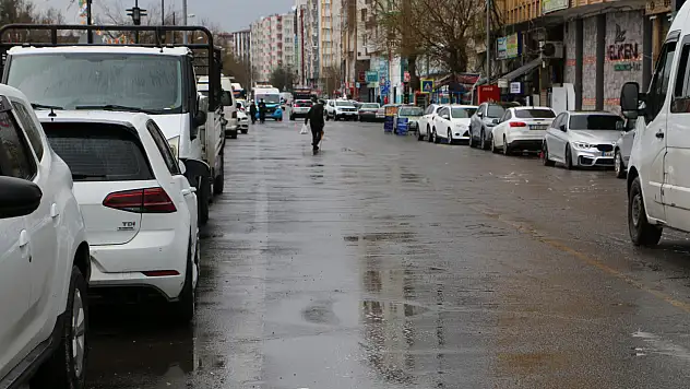 Diyarbakır'da karla karışık yağmur etkili oldu