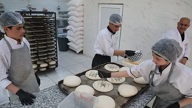 Diyarbakır'da meslek lisesi öğrencilerinden Ramazan'da anlamlı destek