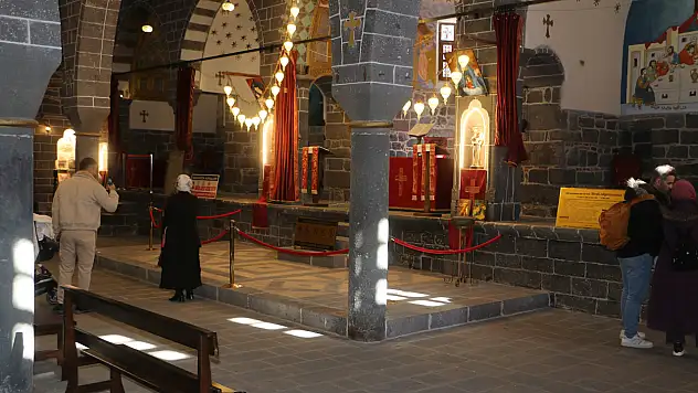 Diyarbakır'daki tarihi kiliselere ziyaretçi akını