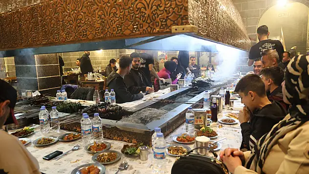 Diyarbakırlılar Ramazan'da da ciğer keyfinden vazgeçmiyor