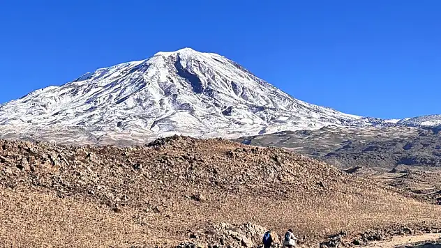 Doğa yürüyüşlerinde Ağrı Dağı manzarası öne çıktı