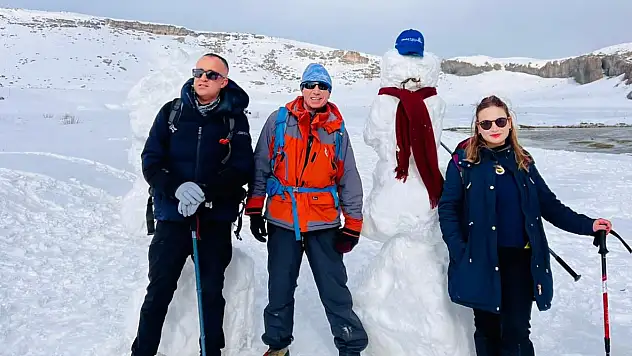 Ağrı'da doğa tutkunlarını karlı yollar durduramadı
