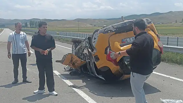 Doğubayazıt-Diyadin yolunda taksi takla attı: 4 yaralı