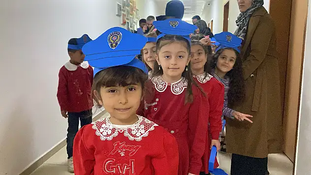 Doğubayazıt emniyeti polis haftasında minik misafirlerini ağırladı