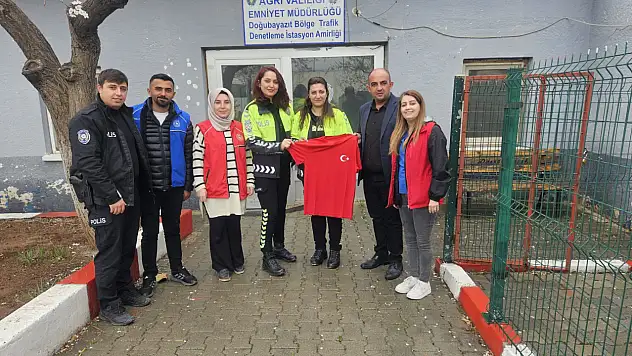 Doğubayazıt Gençlik Merkezi'nden emniyete polis haftası ziyareti