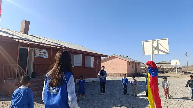 Doğubayazıt Gençlik Merkezi Üçgöze köyünde gençlerle buluştu