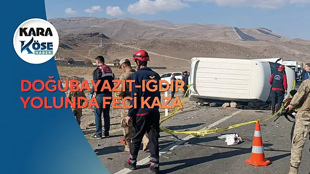 Doğubayazıt–Iğdır yolunda minibüs ile otomobil çarpıştı: Can kaybı var!
