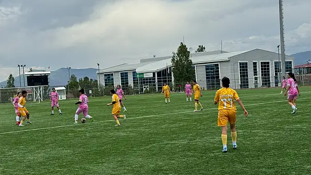 Doğubayazıt'ın Kelebekleri rakibine gol yağdırdı