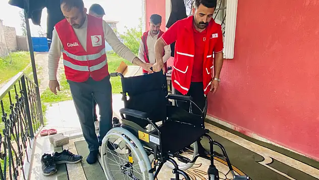 Doğubayazıt Kızılay'dan ihtiyaç sahibi aileye anlamlı destek