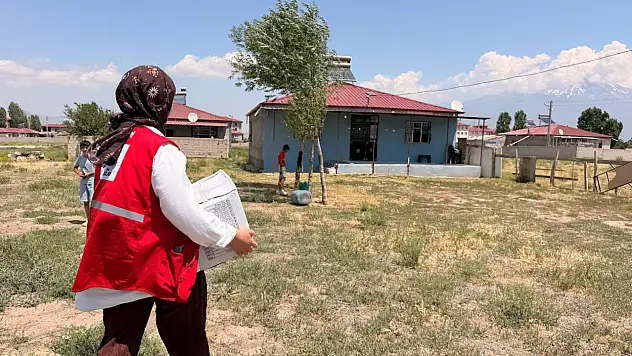 Doğubayazıt Kızılay'dan ihtiyaç sahibi ailelere gıda desteği