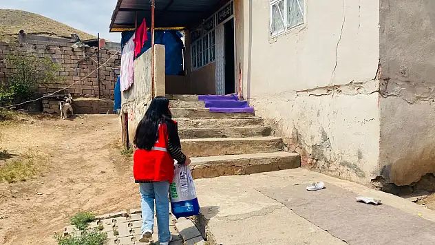 Doğubayazıt Kızılay, ihtiyaç sahibi ailelere deterjan desteği sağladı