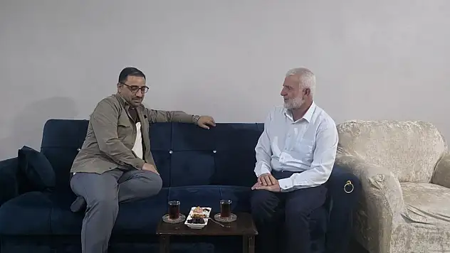 Doğubayazıt Müftüsü Demirkaynak hacdan dönen Abdullah Emengen'i ziyaret etti
