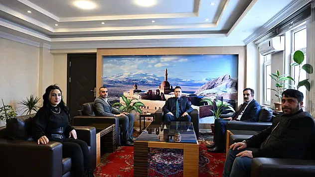 Doğubayazıt Sevinçli Yüzler Derneği'nden Müdür Önder'e anlamlı ziyaret