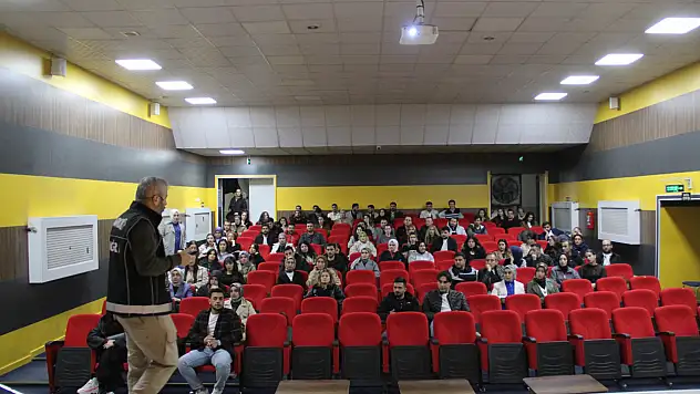 Doğubayazıt'ta aday öğretmenler uyuşturucuyla mücadele eğitimi aldı