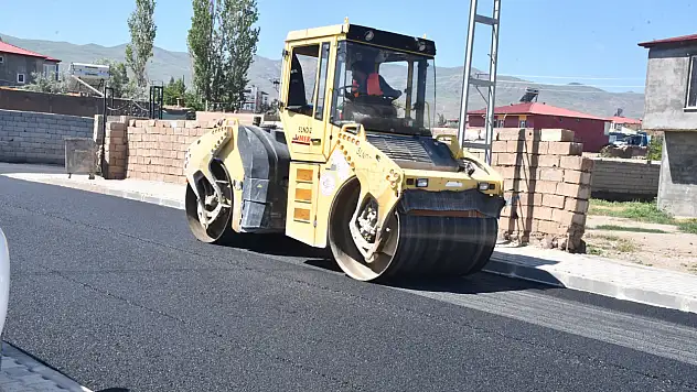 Doğubayazıt'ta asfalt sezonu başladı