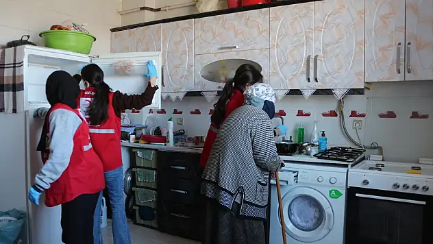 Doğubayazıt'ta bayram dayanışması: Gönüllüler kapıları iyilik için çaldı