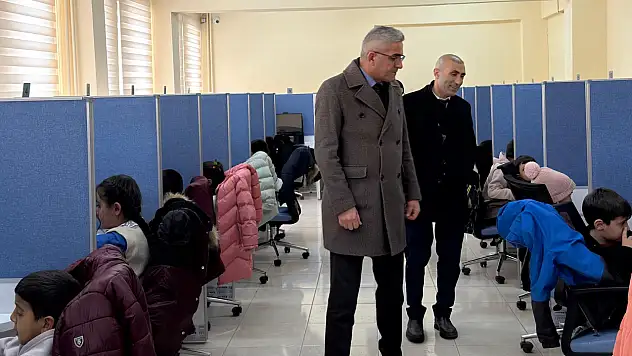 Doğubayazıt'ta BİLSEM Tanılama Sınavı öncesi öğrencilere moral ziyareti