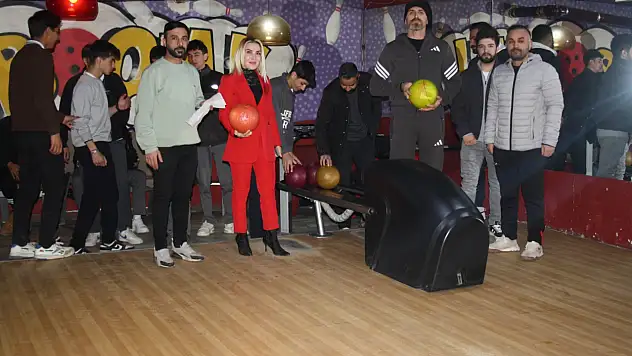 Doğubayazıt'ta bir ilk! Liseliler Bowling Turnuvasında buluştu