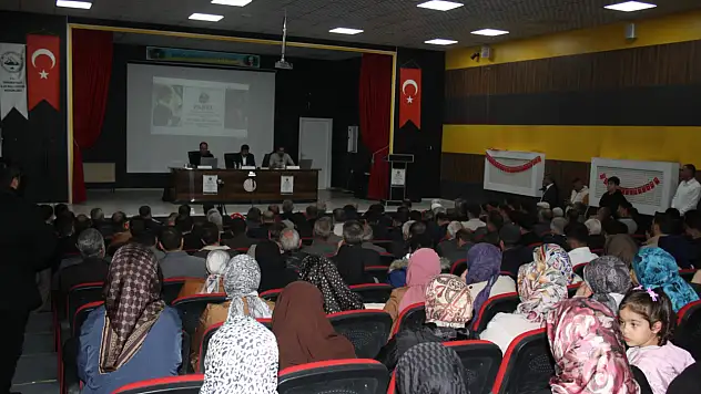 Doğubayazıt'ta 'Bir Şehir İki Meşhur' paneli düzenlendi