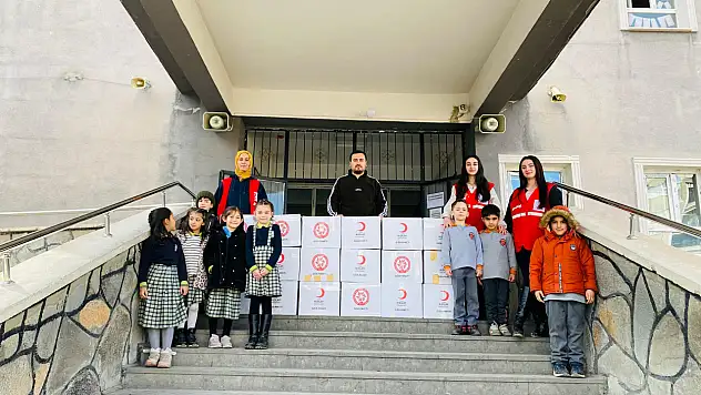 Doğubayazıt'ta 'Bir Sınıf Bir Koli' projesiyle iyilik hareketi büyüyor