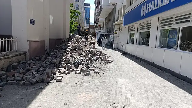 Doğubayazıt'ta bozulan yollar yenileniyor