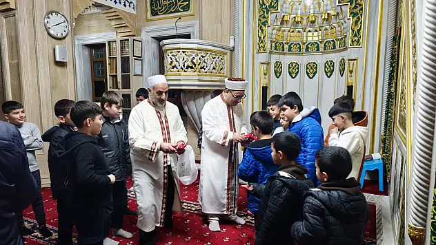 Doğubayazıt'ta camiler çocuk sesleriyle doldu