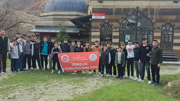Doğubayazıt'ta çocuklar Ahmed-i Hani'nin huzurunda buluştu