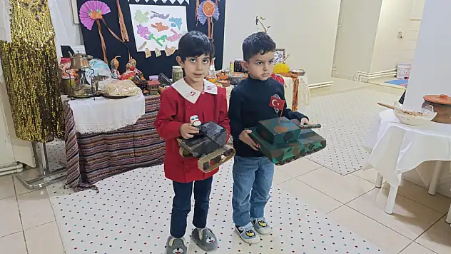 Doğubayazıt'ta çocuklar ve veliler yerli üretimi anlattı