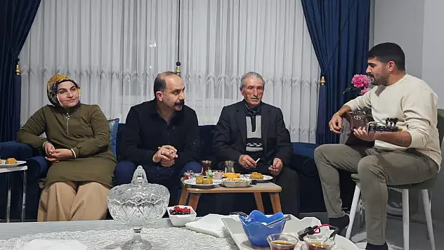 Doğubayazıt'ta Dengbêj sanatçıları unutulmadı