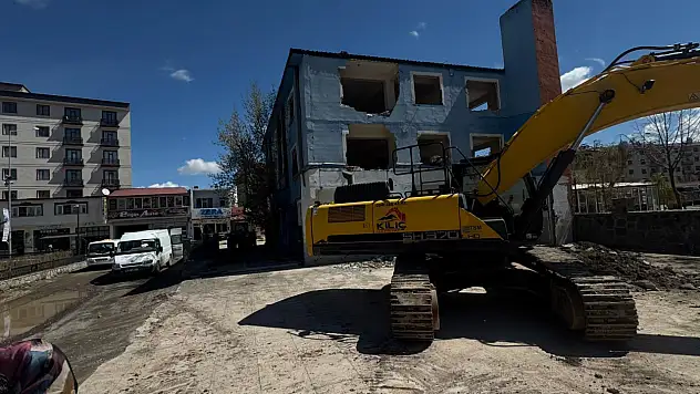 Doğubayazıt'ta eski konuk evi yıkılıyor, yerine yeni yaşam alanı yapılacak