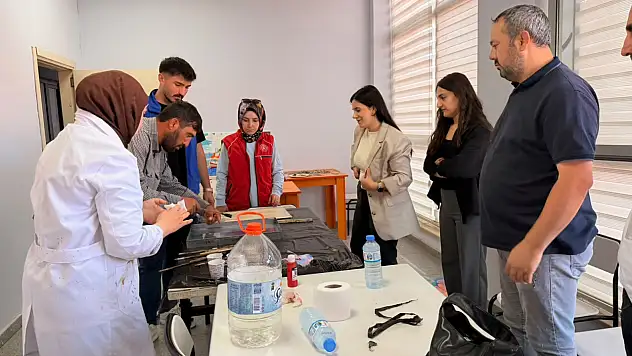 Doğubayazıt'ta gençler Ebru sanatında buluştular