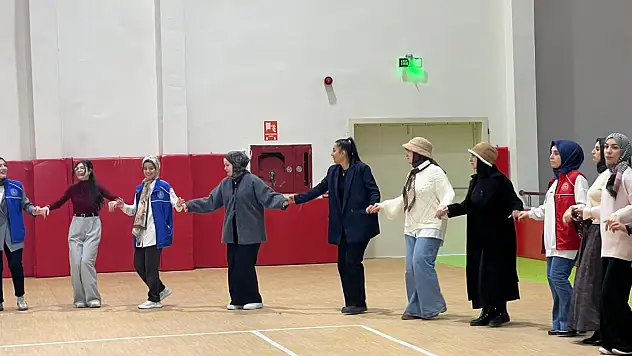 Doğubayazıt'ta gençler müzik ve halay etkinliğinde bir araya geldi