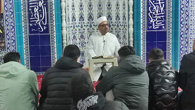 Doğubayazıt'ta gençler sabah namazında buluştu