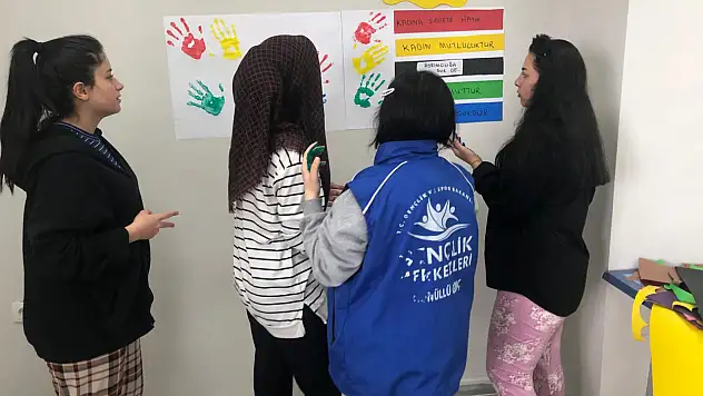 Doğubayazıt'ta gençlerden 8 Mart'a anlamlı farkındalık etkinliği