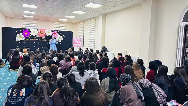 Doğubayazıt'ta gençlerin geleceğine dokunan program