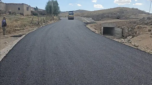 Doğubayazıt'ta grup köy yolunun 3,5 kilometrelik bölümü asfaltlandı
