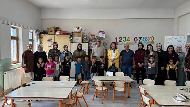 Doğubayazıt'ta 'Hayalden Gerçeğe Kukla Atölyem' projesi çocuklarla buluştu