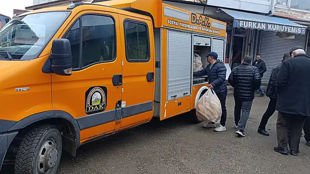 Doğubayazıt'ta her gün 2 bin kişiye ekmek dağıtılıyor