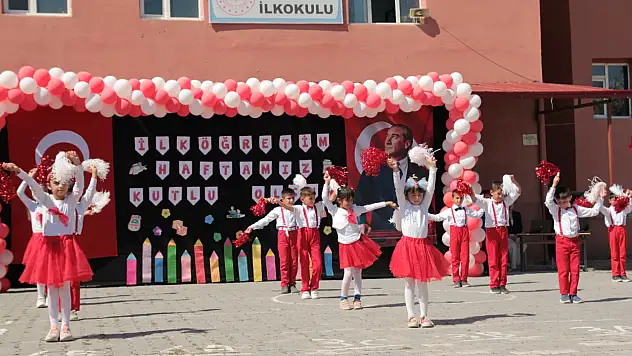 Doğubayazıt'ta ilköğretim haftası renkli etkinliklerle kutlandı