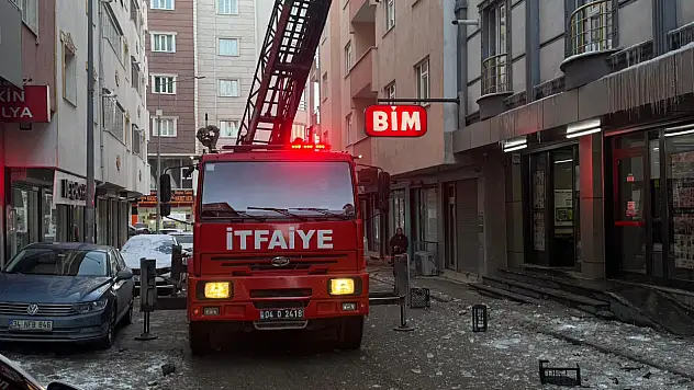 Doğubayazıt'ta buz sarkıtları için itfaiye alarma geçti