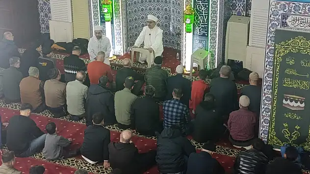 Doğubayazıt'ta Kadir Gecesi dualarla idrak edildi