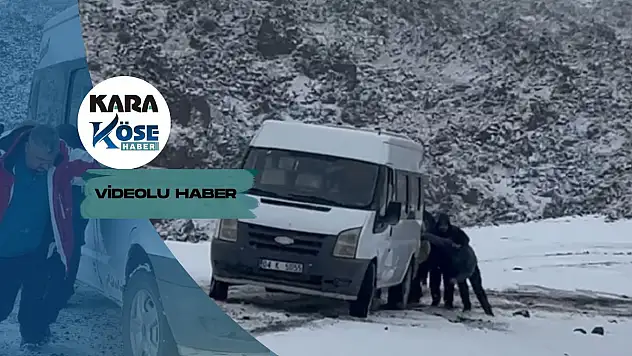 Doğubayazıt'ta kar sürprizi: Doğa severler servis aracını iterek kurtardı