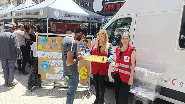 Doğubayazıt'ta kermesin kalbi Kızılay oldu